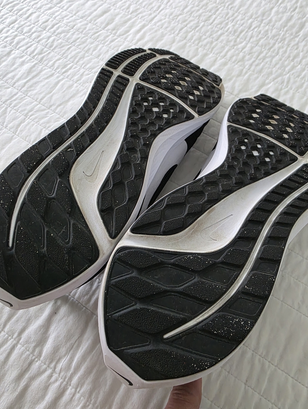 Nike Pegasus 40 Men's Size 11.5 Black and White Running Sneakers - Picture 9 of 16